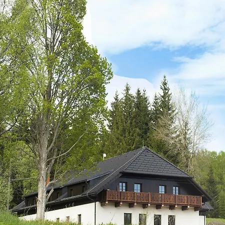Dvur Liskovy Vrch 4* Strazny