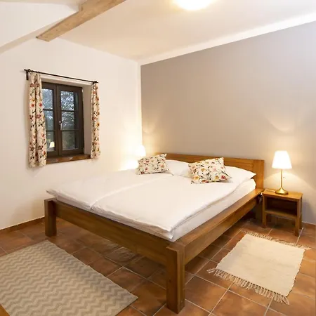 Dvur Liskovy Vrch 4* Strazny