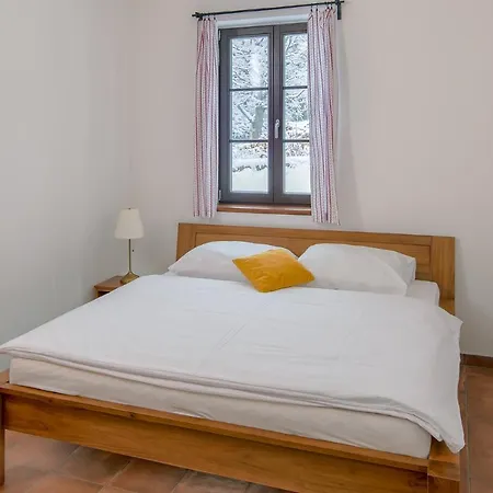 Dvur Liskovy Vrch Guest house Strazny