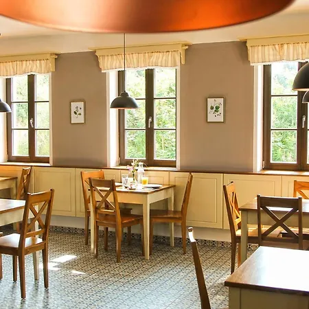Dvur Liskovy Vrch 4* Strazny