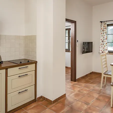 Dvur Liskovy Vrch 4* Strazny