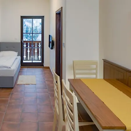 Dvur Liskovy Vrch 3*