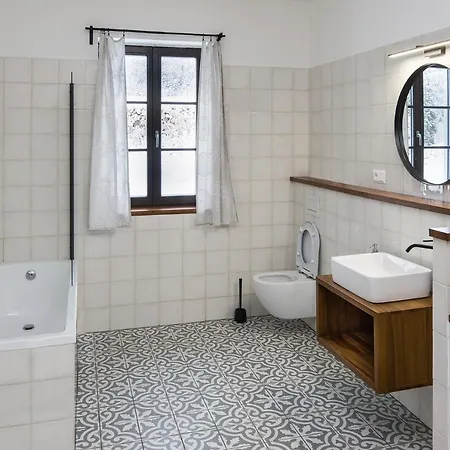 Dvur Liskovy Vrch 3*