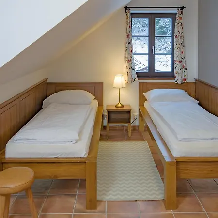 Dvur Liskovy Vrch Guest house Strazny