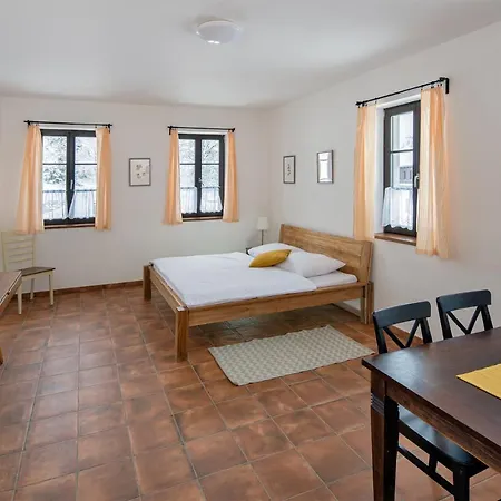 Dvur Liskovy Vrch Strazny