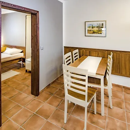 Dvur Liskovy Vrch 4*