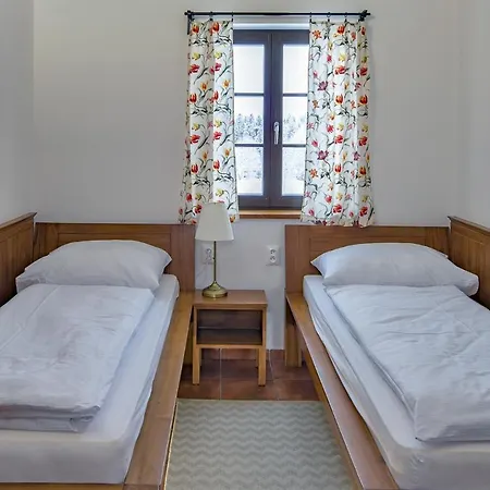 Dvur Liskovy Vrch Guest house Strazny