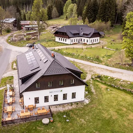 Dvur Liskovy Vrch Guest house Strazny