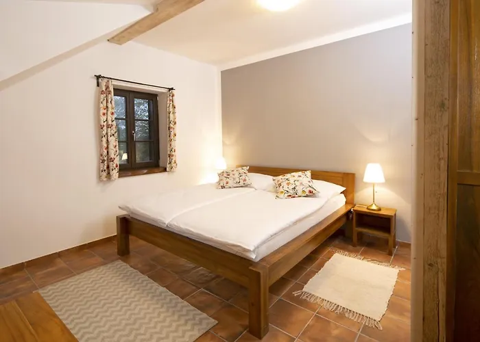 Dvur Liskovy Vrch 3* Strazny