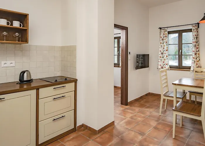 Dvur Liskovy Vrch 3* Strazny