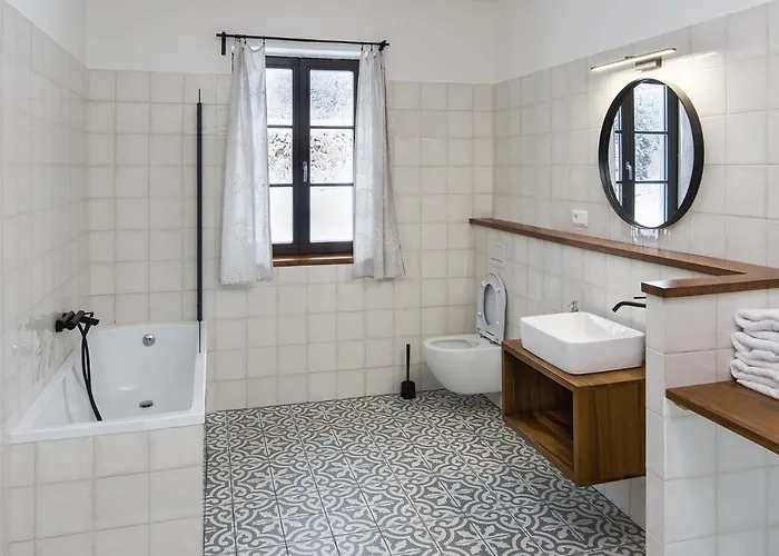 Dvur Liskovy Vrch 3*