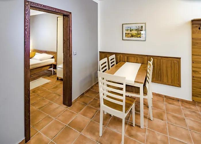 Dvur Liskovy Vrch 3*